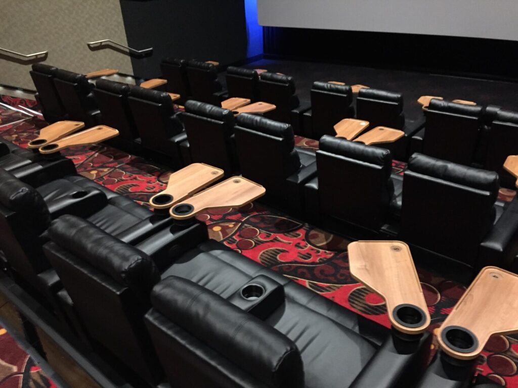 projekt widowni z krzesłami teatralnymi